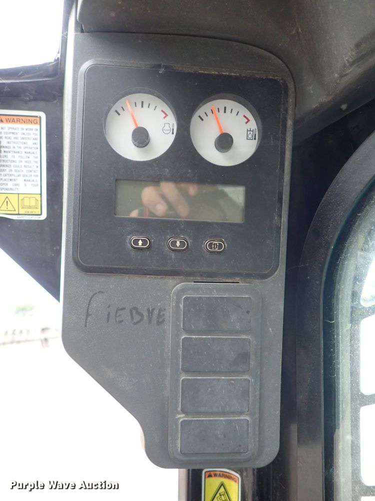 image for item DE5544 2011 Caterpillar 279C skid steer