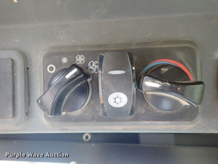 image for item DE5544 2011 Caterpillar 279C skid steer