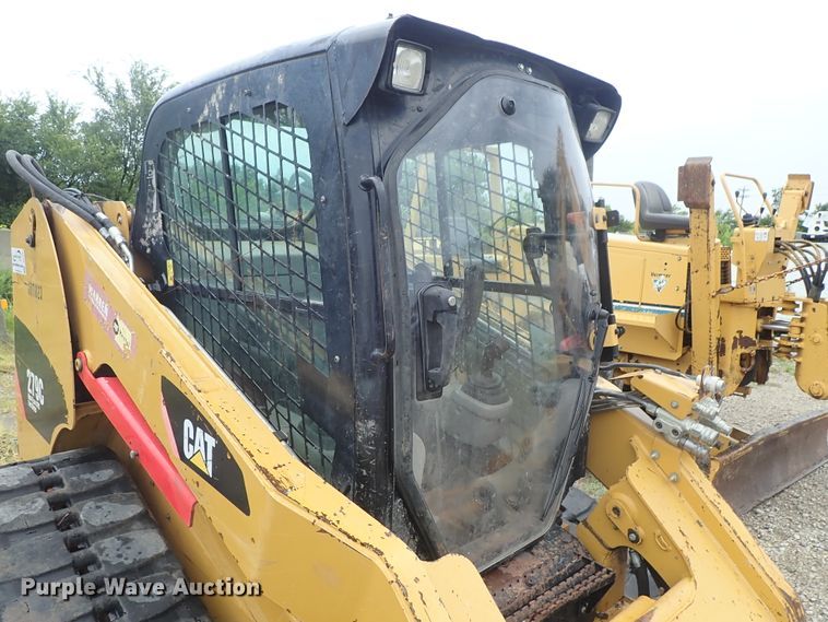 image for item DE5544 2011 Caterpillar 279C skid steer