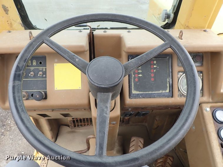 image for item DE5548 1989 Caterpillar 631E conventional scraper