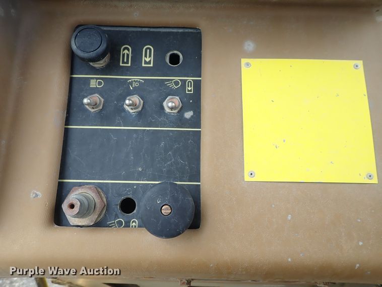 image for item DE5548 1989 Caterpillar 631E conventional scraper