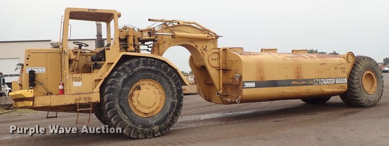 image for item DE5550 1976 Caterpillar 631D water wagon