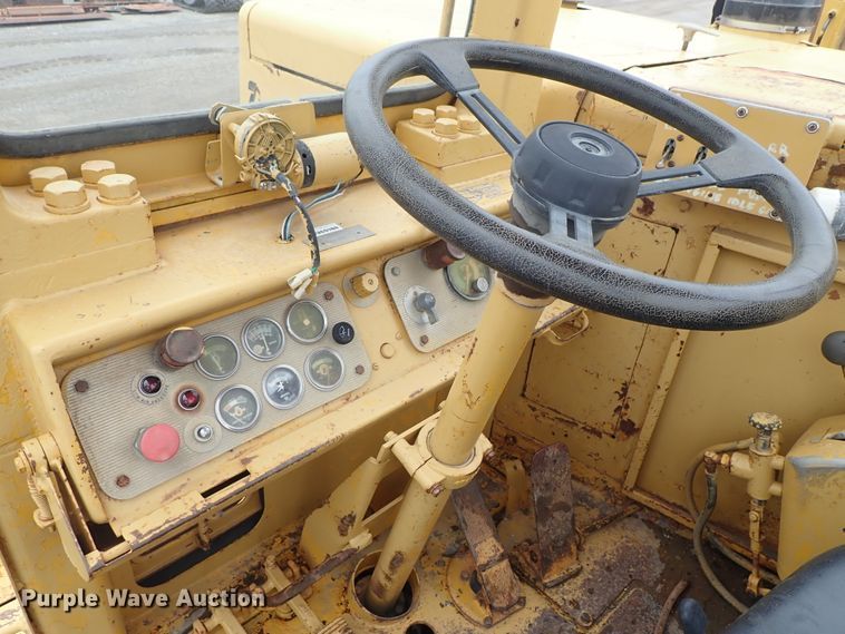 image for item DE5550 1976 Caterpillar 631D water wagon