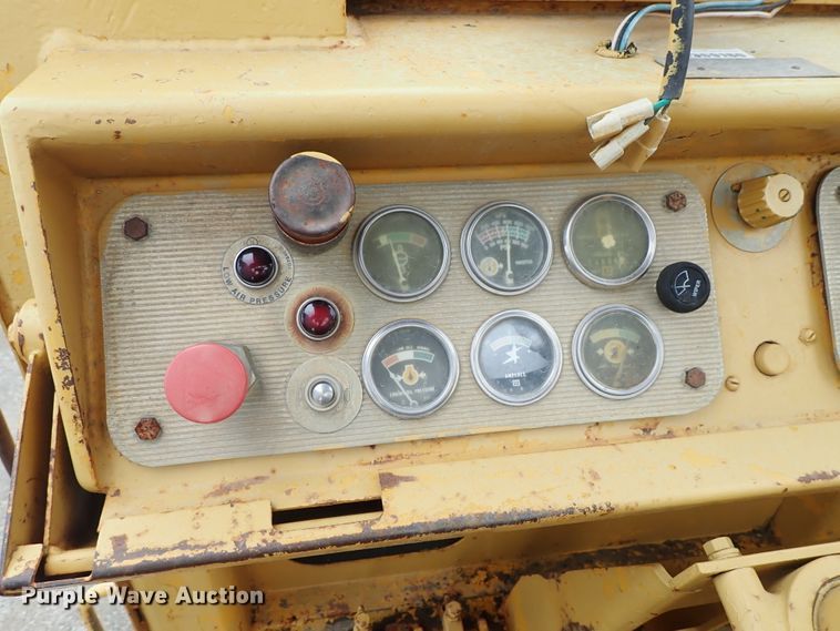 image for item DE5550 1976 Caterpillar 631D water wagon