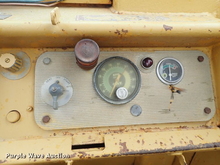 image for item DE5550 1976 Caterpillar 631D water wagon