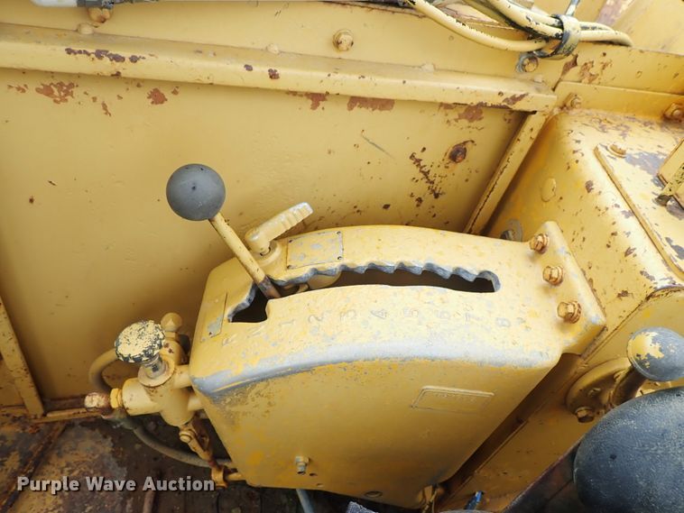 image for item DE5550 1976 Caterpillar 631D water wagon