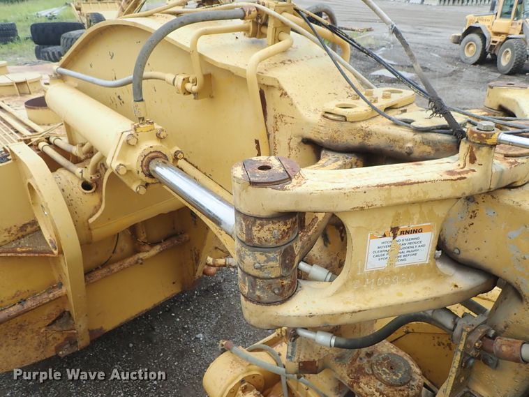 image for item DE5550 1976 Caterpillar 631D water wagon
