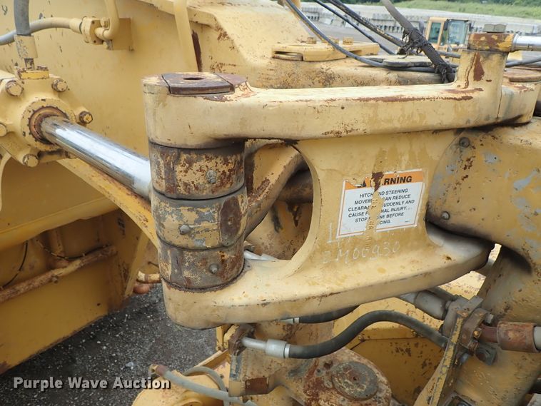 image for item DE5550 1976 Caterpillar 631D water wagon