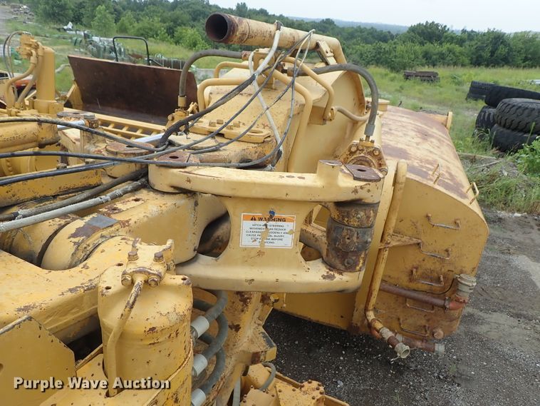 image for item DE5550 1976 Caterpillar 631D water wagon
