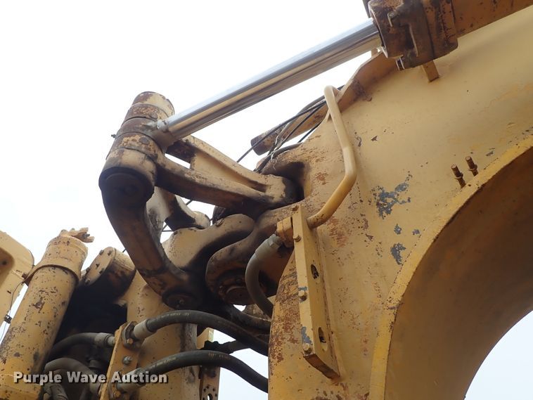 image for item DE5550 1976 Caterpillar 631D water wagon