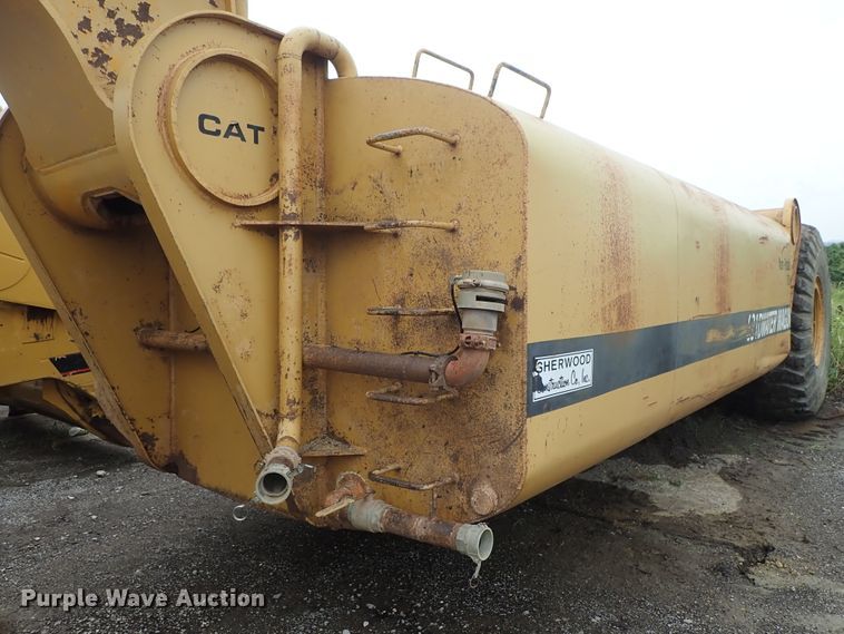 image for item DE5550 1976 Caterpillar 631D water wagon