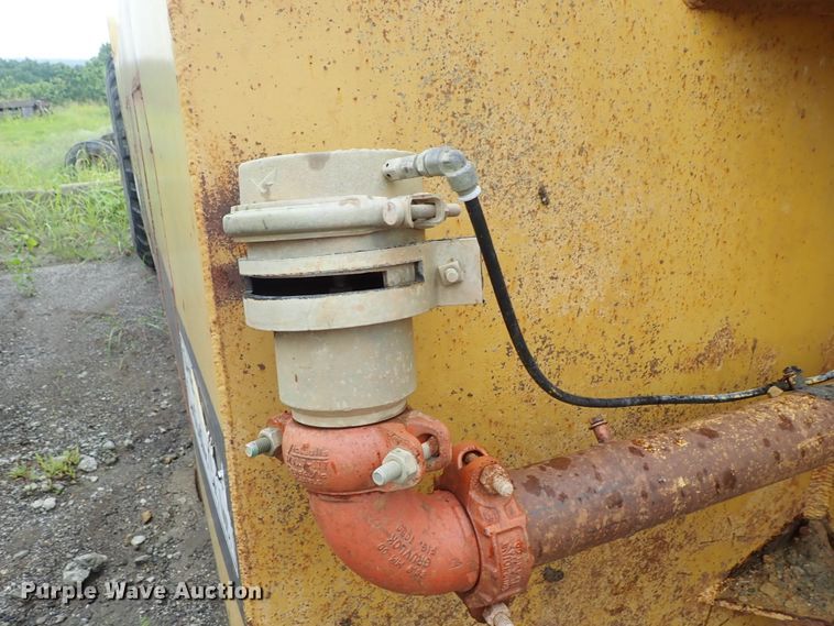 image for item DE5550 1976 Caterpillar 631D water wagon