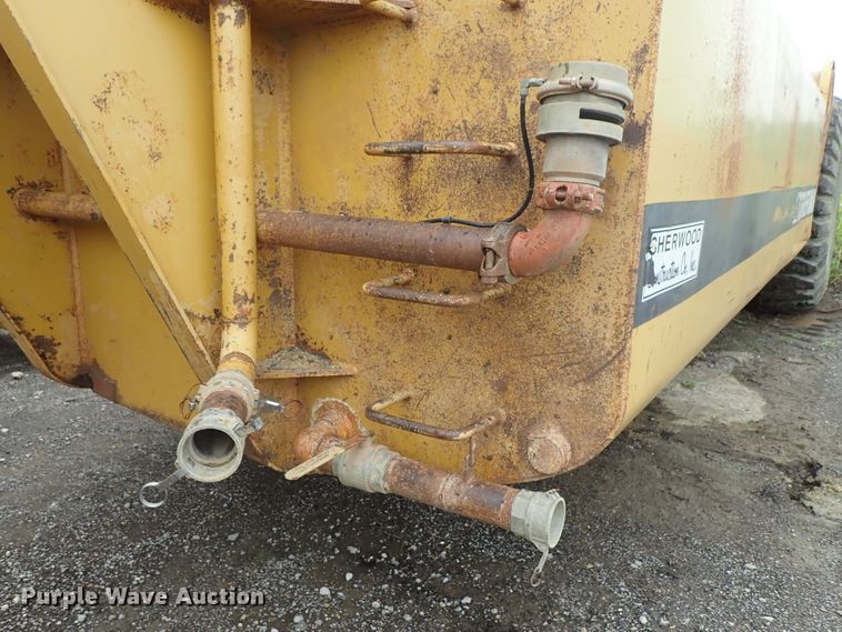 image for item DE5550 1976 Caterpillar 631D water wagon