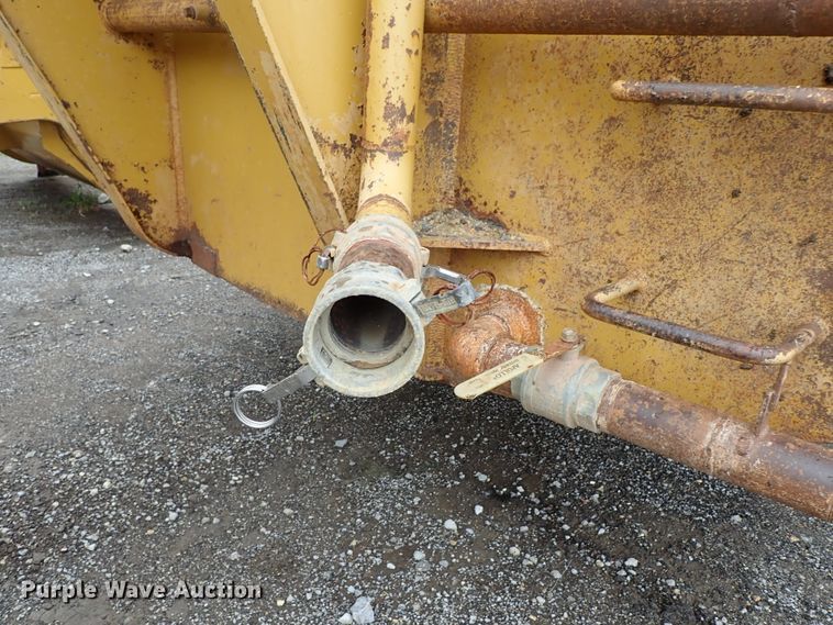 image for item DE5550 1976 Caterpillar 631D water wagon
