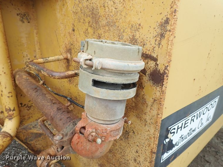 image for item DE5550 1976 Caterpillar 631D water wagon