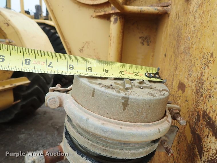 image for item DE5550 1976 Caterpillar 631D water wagon