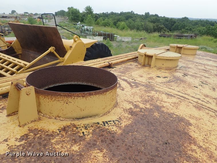 image for item DE5550 1976 Caterpillar 631D water wagon