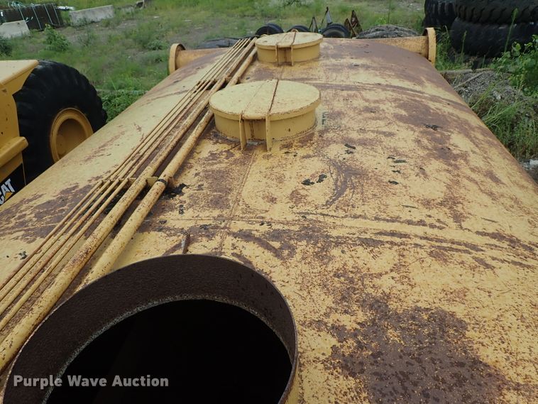 image for item DE5550 1976 Caterpillar 631D water wagon