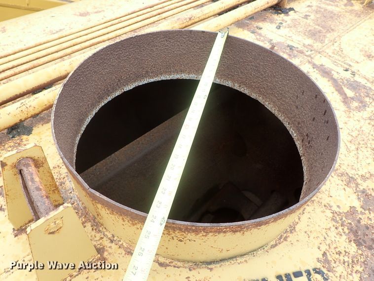 image for item DE5550 1976 Caterpillar 631D water wagon