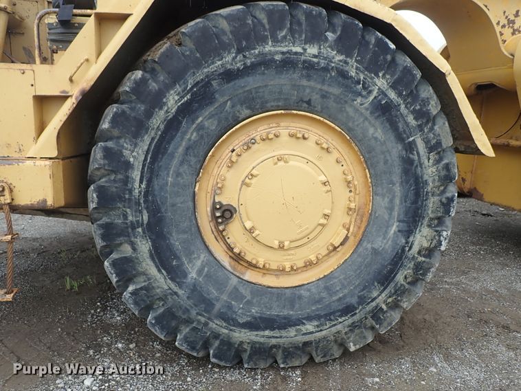 image for item DE5550 1976 Caterpillar 631D water wagon