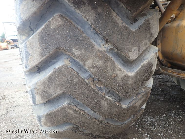 image for item DE5550 1976 Caterpillar 631D water wagon