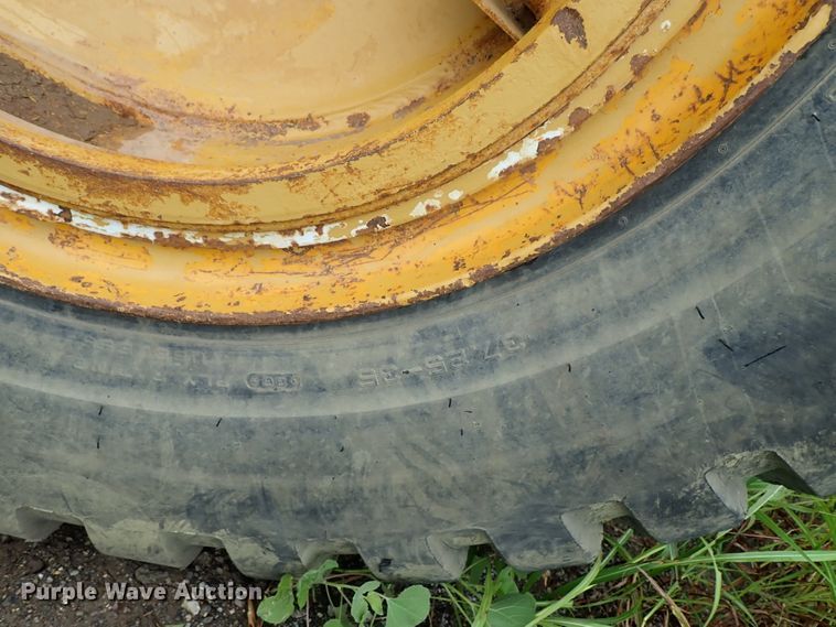 image for item DE5550 1976 Caterpillar 631D water wagon