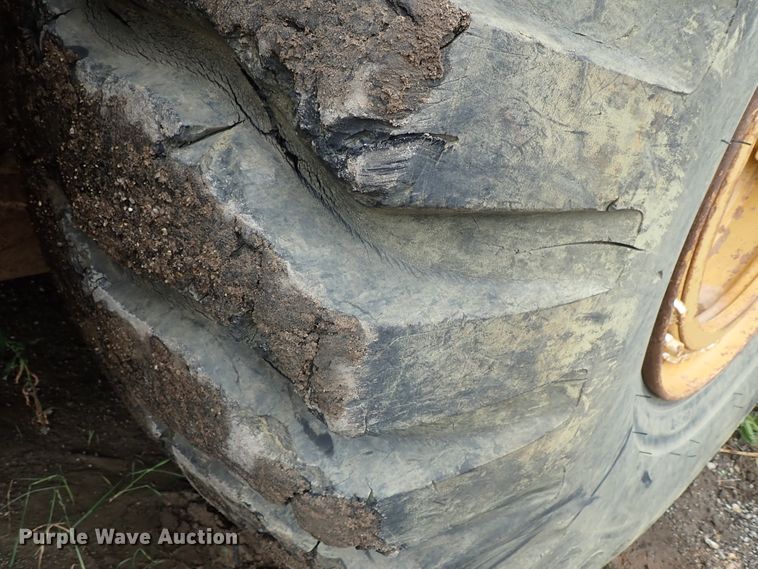 image for item DE5550 1976 Caterpillar 631D water wagon