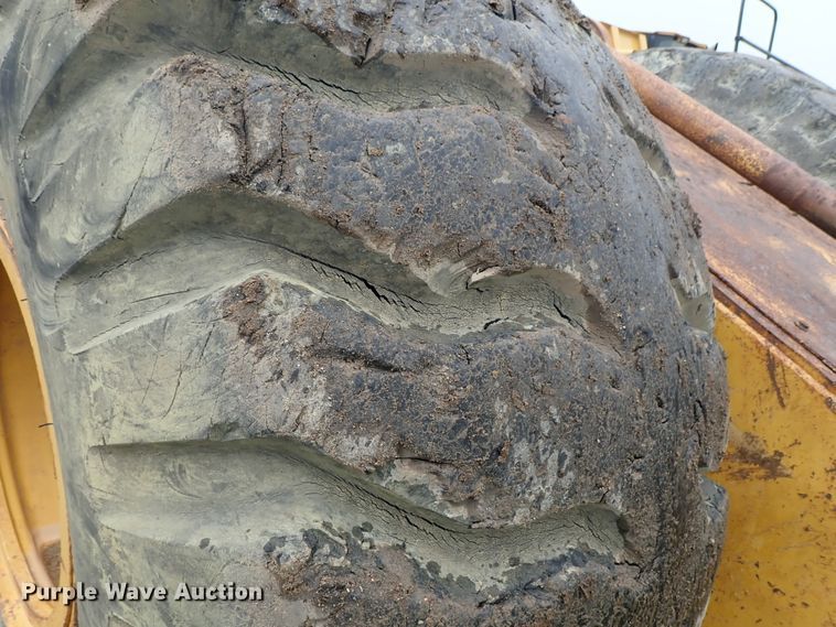 image for item DE5550 1976 Caterpillar 631D water wagon