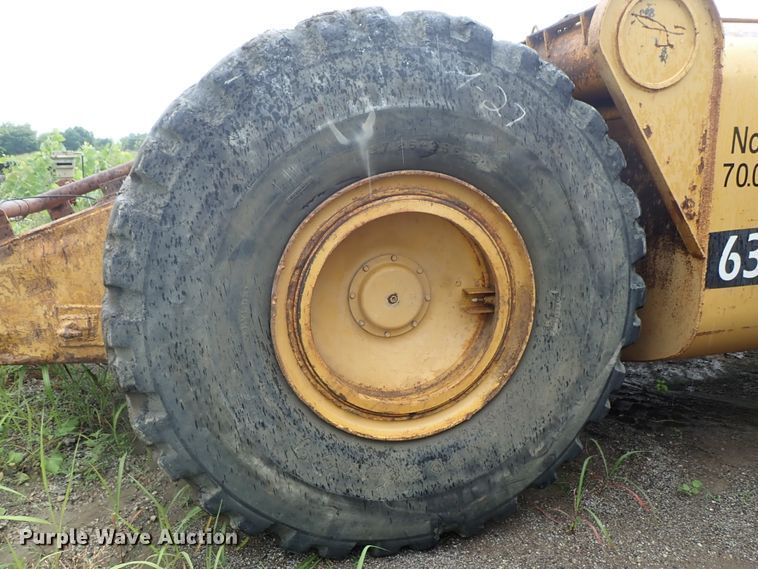 image for item DE5550 1976 Caterpillar 631D water wagon