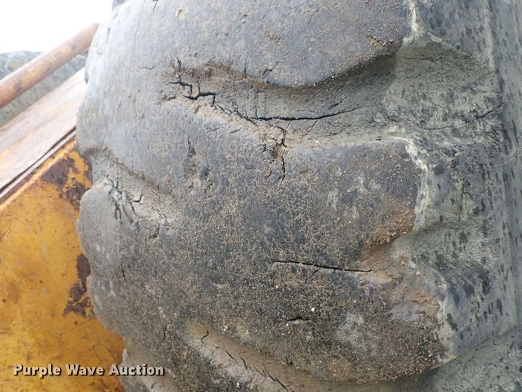 image for item DE5550 1976 Caterpillar 631D water wagon