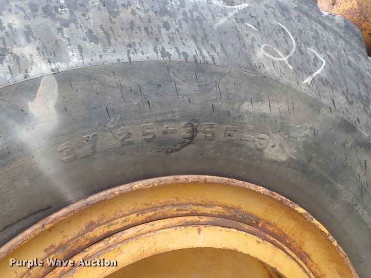 image for item DE5550 1976 Caterpillar 631D water wagon