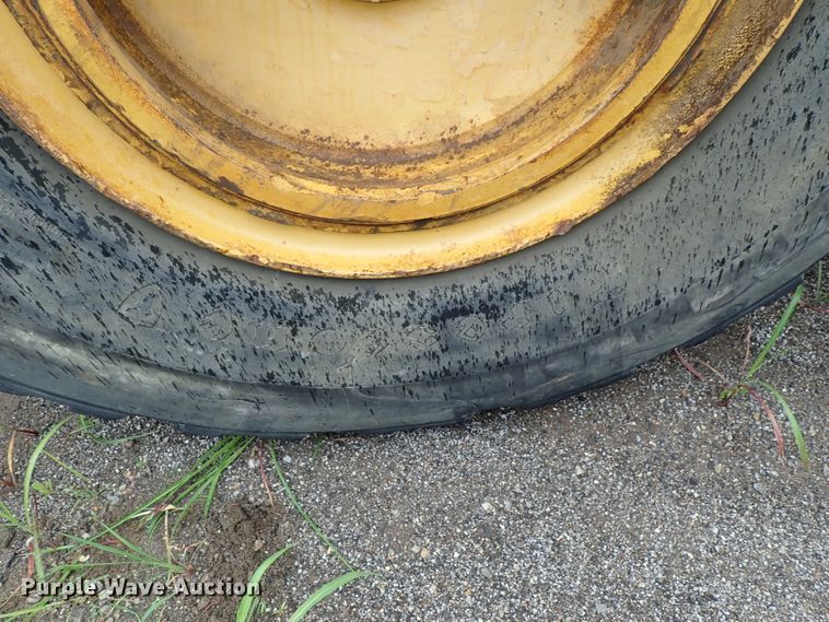 image for item DE5550 1976 Caterpillar 631D water wagon