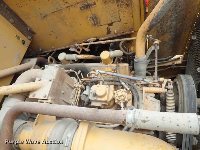 image for item DE5550 1976 Caterpillar 631D water wagon