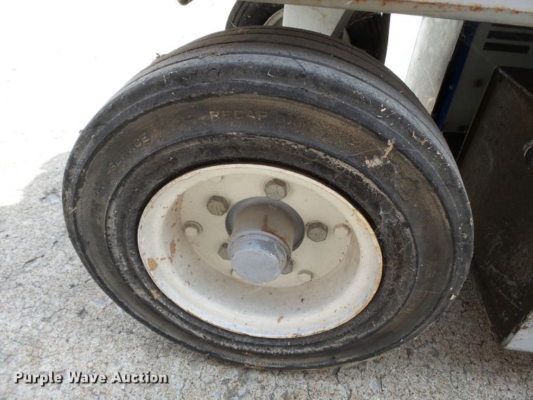 image for item DE7926 Sky Jack SJIII 3220 scissor lift