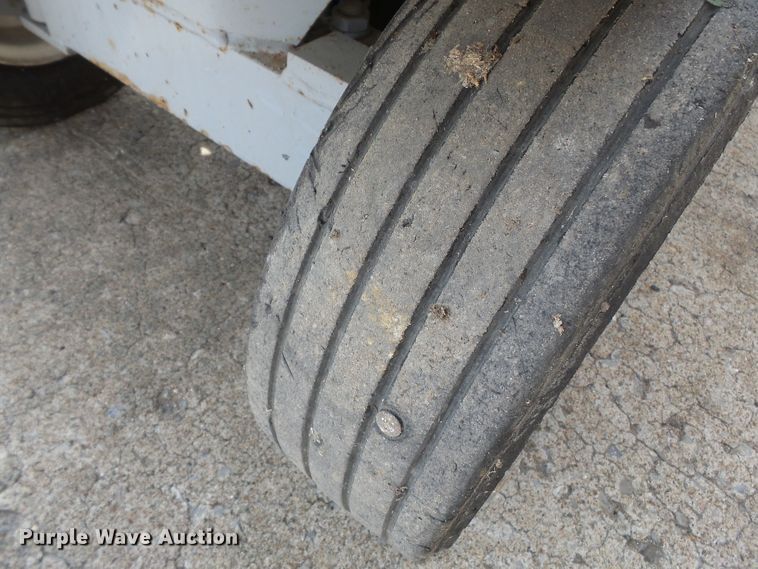 image for item DE7926 Sky Jack SJIII 3220 scissor lift