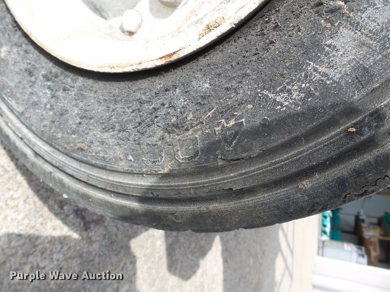 image for item DE7926 Sky Jack SJIII 3220 scissor lift