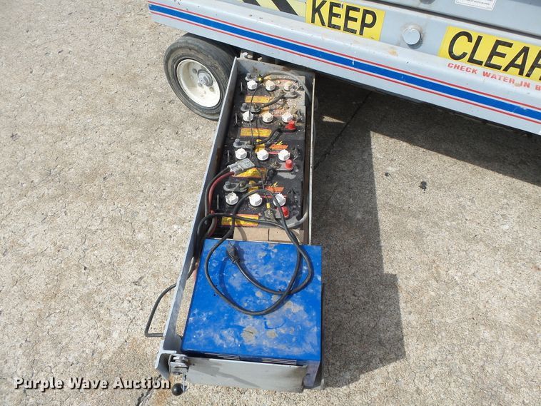 image for item DE7926 Sky Jack SJIII 3220 scissor lift