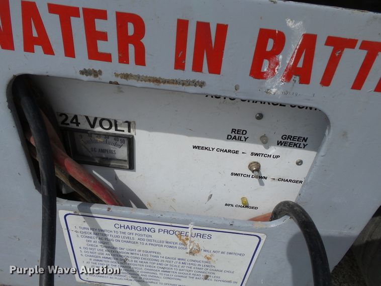 image for item DE7926 Sky Jack SJIII 3220 scissor lift