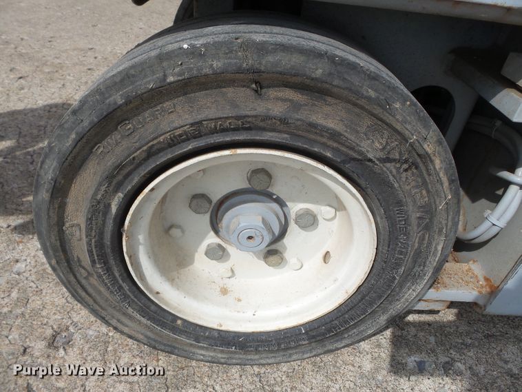 image for item DE7926 Sky Jack SJIII 3220 scissor lift