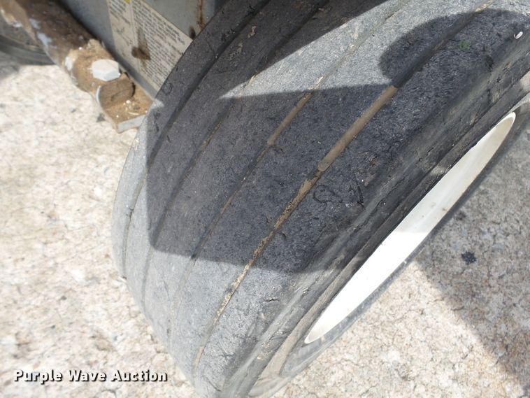 image for item DE7926 Sky Jack SJIII 3220 scissor lift