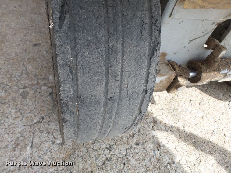 image for item DE7926 Sky Jack SJIII 3220 scissor lift