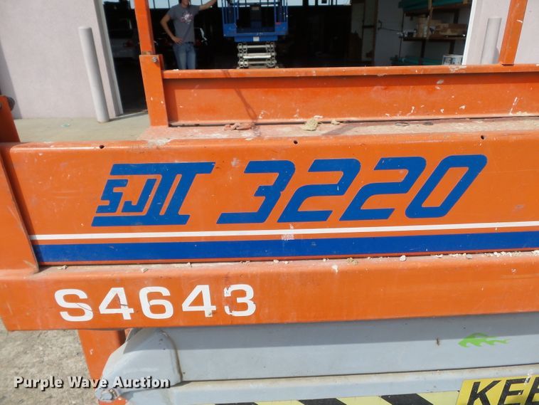 image for item DE7926 Sky Jack SJIII 3220 scissor lift