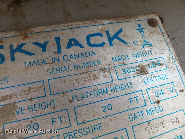 image for item DE7926 Sky Jack SJIII 3220 scissor lift