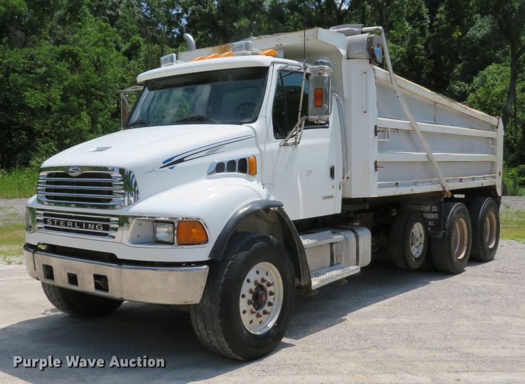 image for item DE8231 2004 Sterling Acterra dump truck