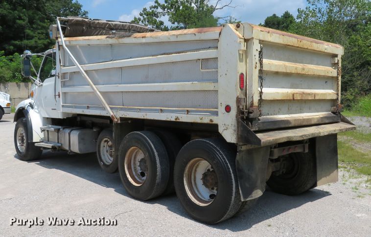 image for item DE8231 2004 Sterling Acterra dump truck
