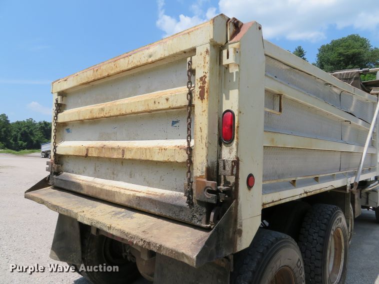 image for item DE8231 2004 Sterling Acterra dump truck