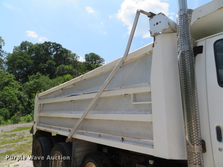 image for item DE8231 2004 Sterling Acterra dump truck