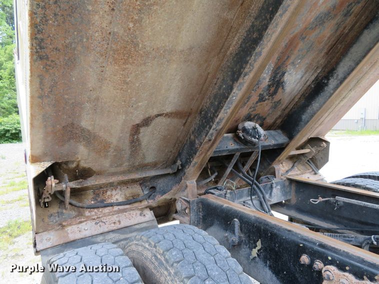 image for item DE8231 2004 Sterling Acterra dump truck