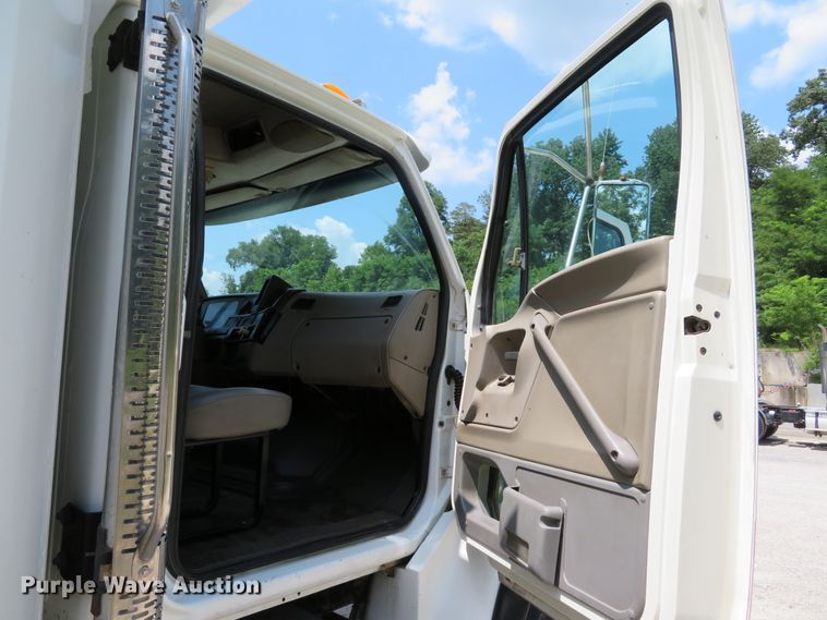 image for item DE8231 2004 Sterling Acterra dump truck