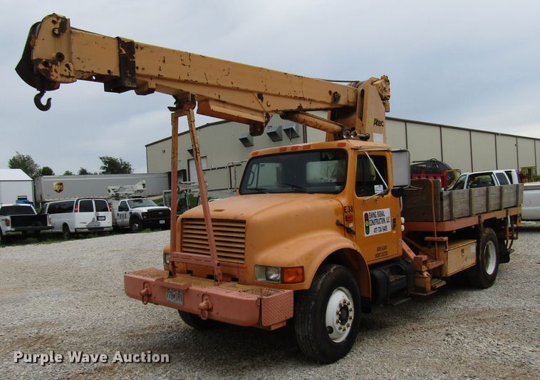 image for item DG1357 1990 International 4900 crane truck
